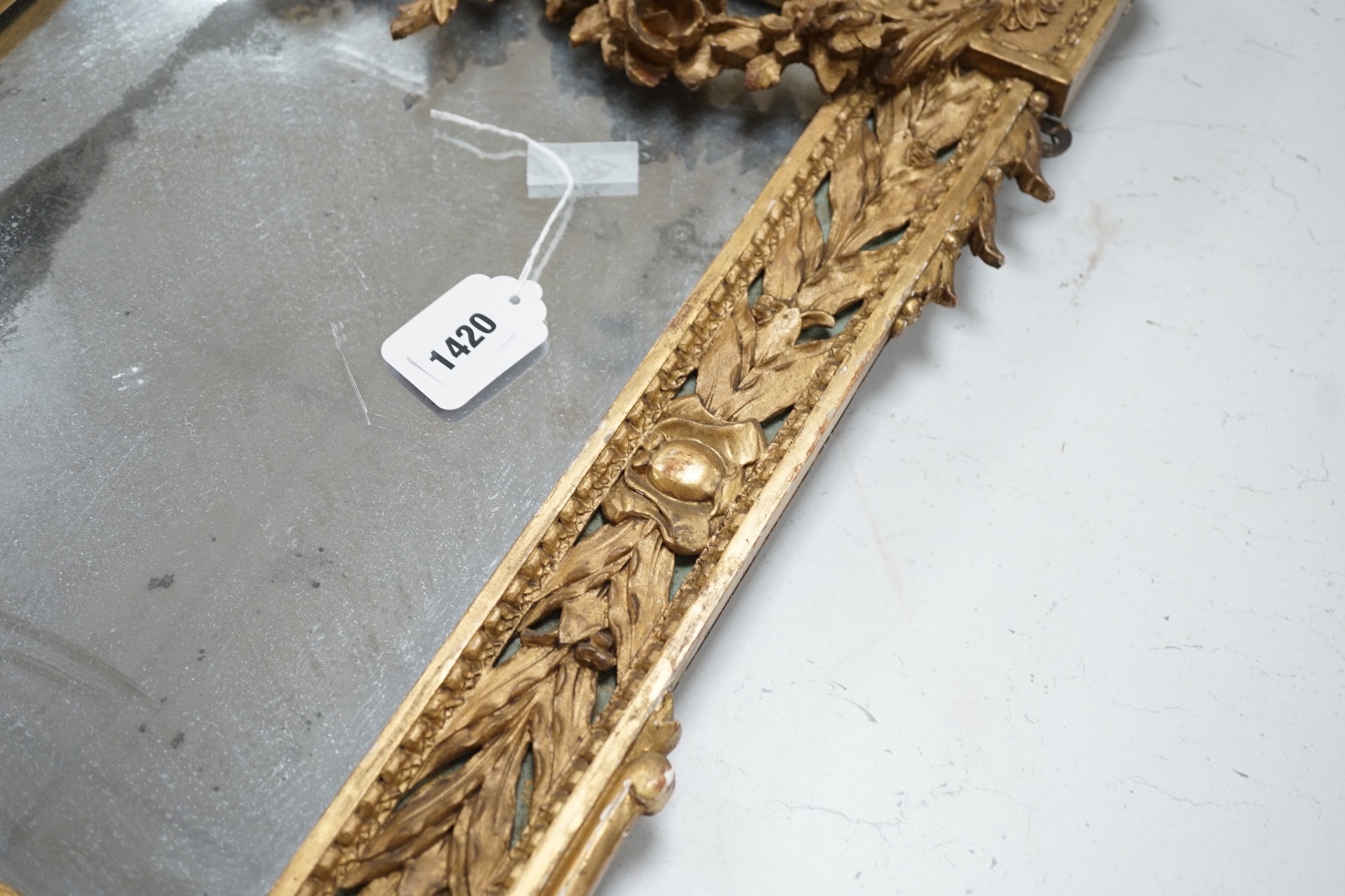 An early 19th century giltwood wall mirror, 82x51cm